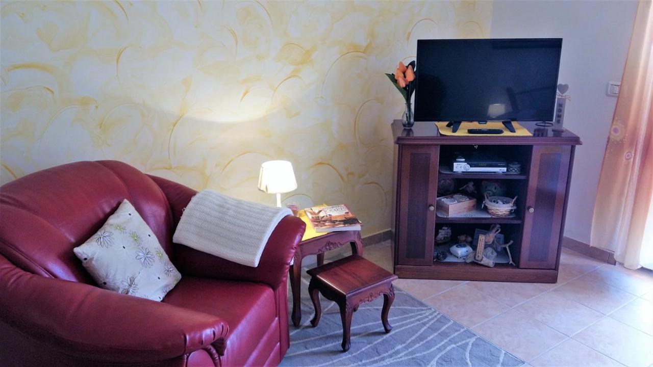 Studio Apartment Lela Ližnjan Buitenkant foto